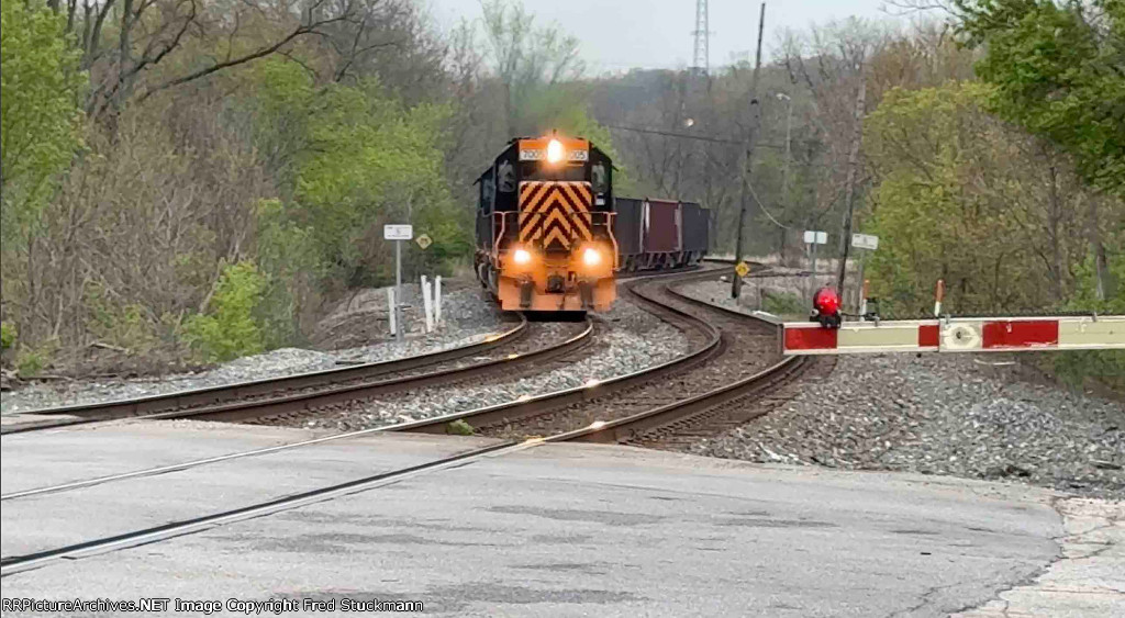 WE 7005 approaches Arlington St.